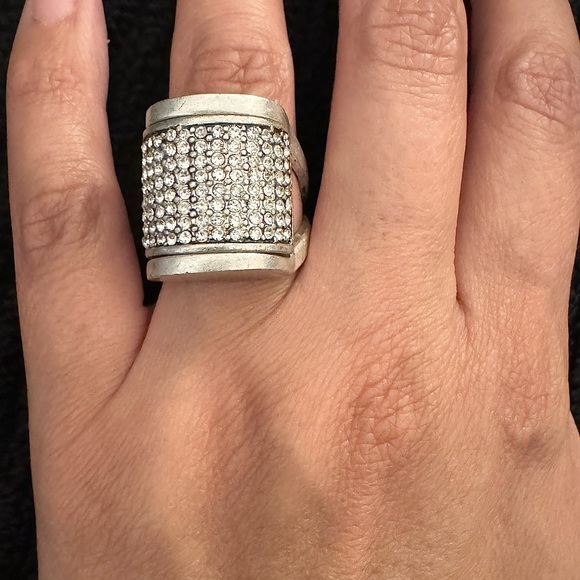 ✨Gunmetal Rhinestone ring✨ - Picture 4 of 7